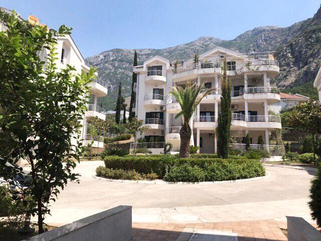 Roman Garden Apartment Risan Exterior foto